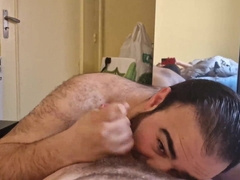 Los osos peludos se chupan las pollas hasta correrse (Brief Flick)