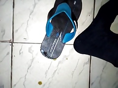 Gozando no chinelo mormaii