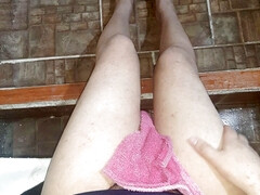 Feet fetish of Jade in bathroom